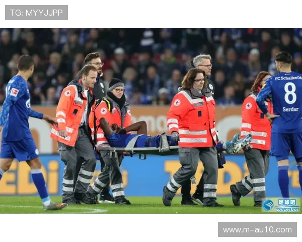 朗斯后卫格雷迪特胫腓骨骨折，将长期缺阵