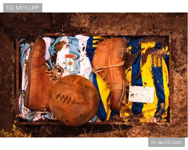 动态：热那亚发布特别版球衣，纪念俱乐部成立130周年